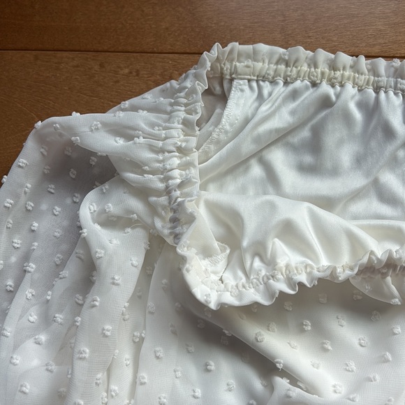 Off- Shoulder Blouse - Picture 4 of 4